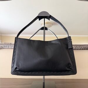 Coach V Black Leather Shoulder Bag